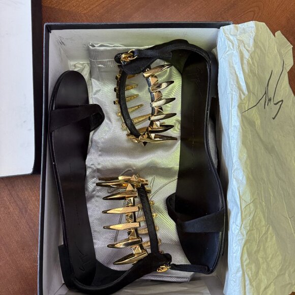 Gorgeous Sawtooth Giuseppe Zanotti Flat Thong Sandals 38.5 EUC - Picture 7 of 8